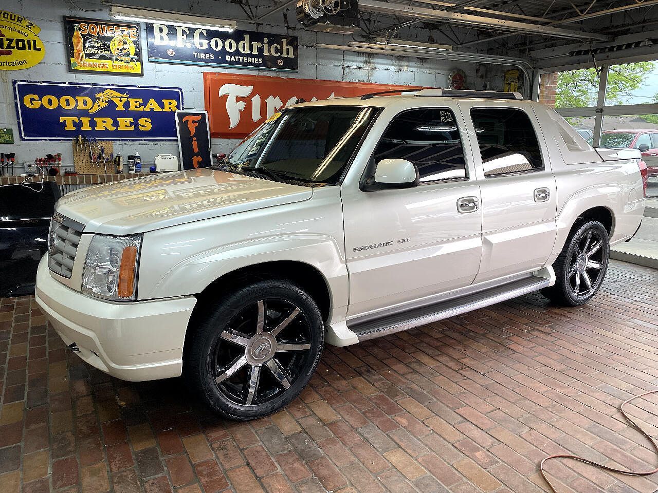 2004 CADILLAC Escalade