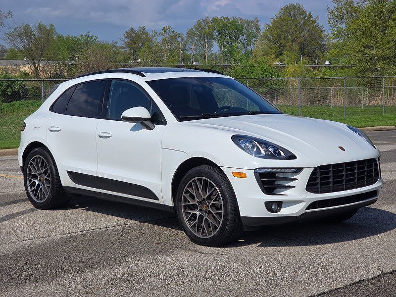 2018 PORSCHE Macan