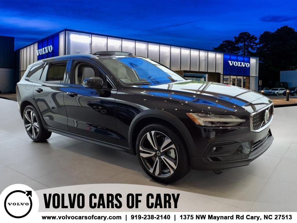 2025 VOLVO V60CC
