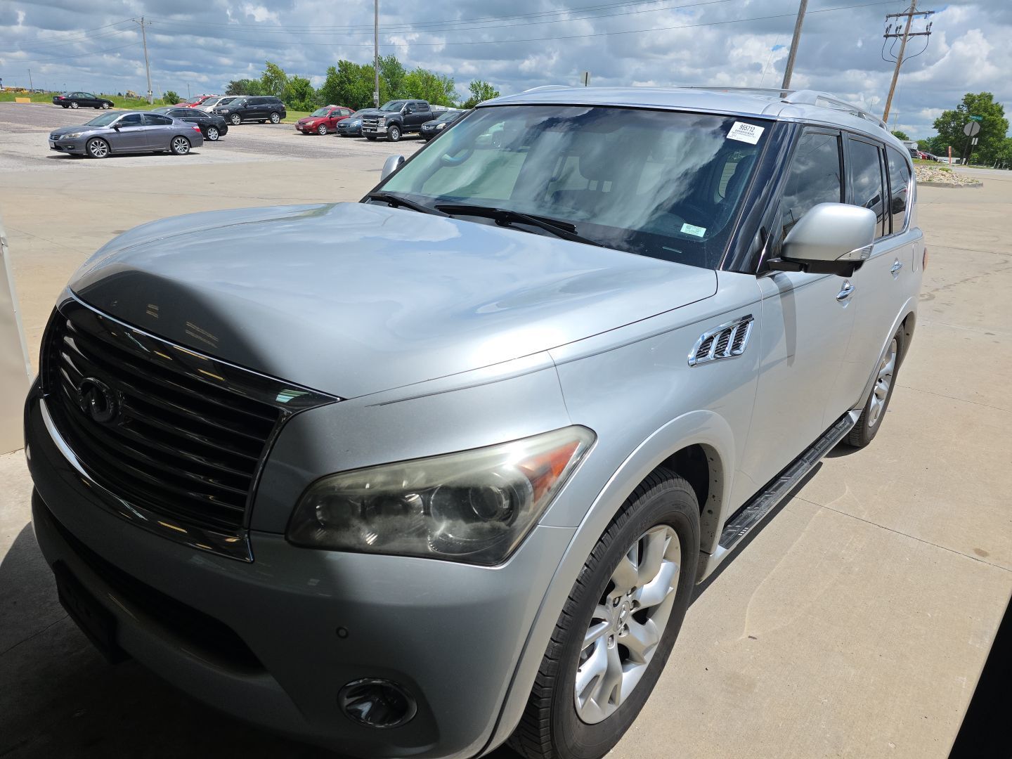 Infiniti QX56