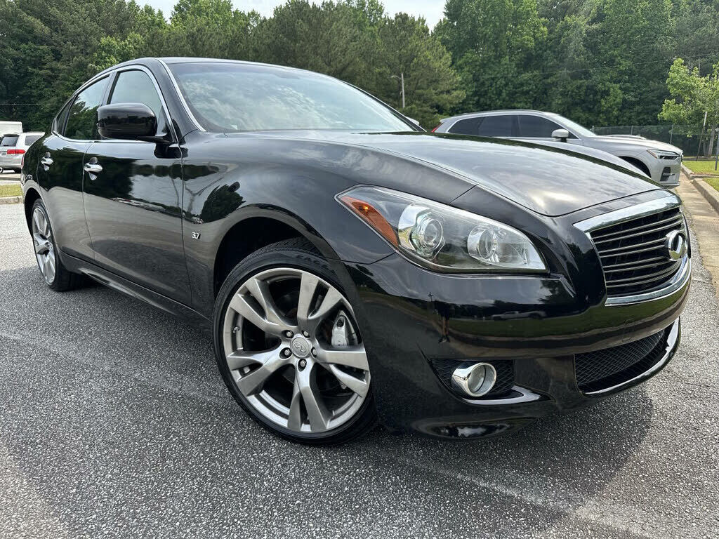 Infiniti Q70
