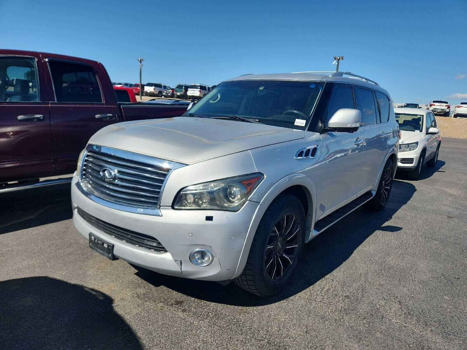 Infiniti QX56