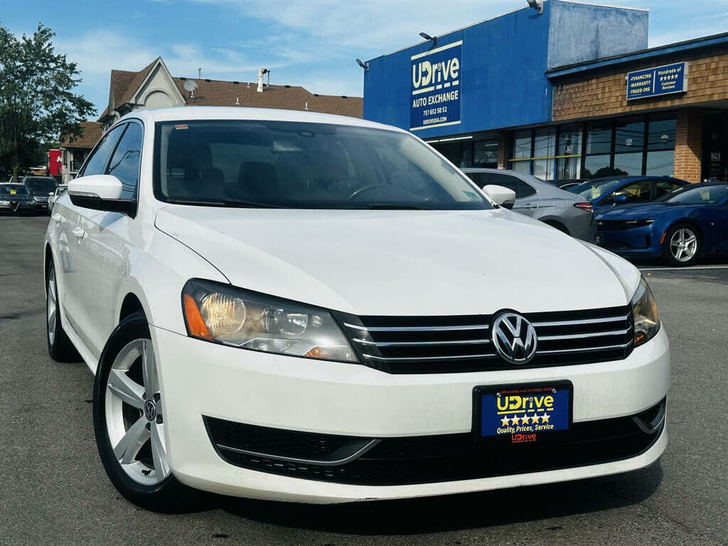 2013 VOLKSWAGEN Passat