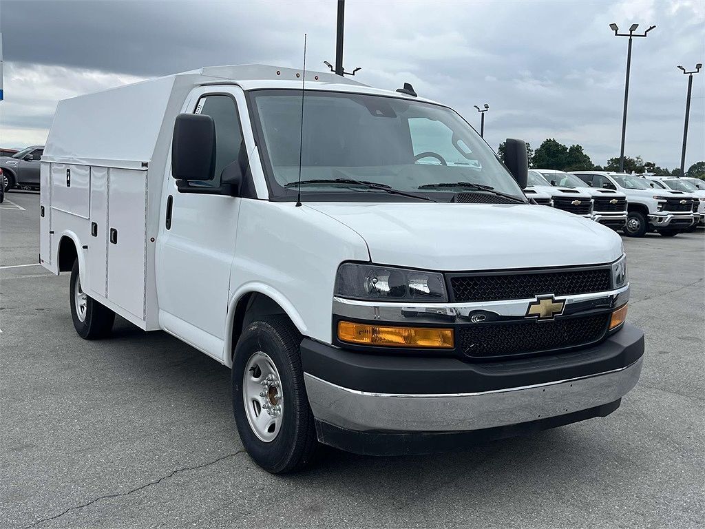 2024 CHEVROLET Express