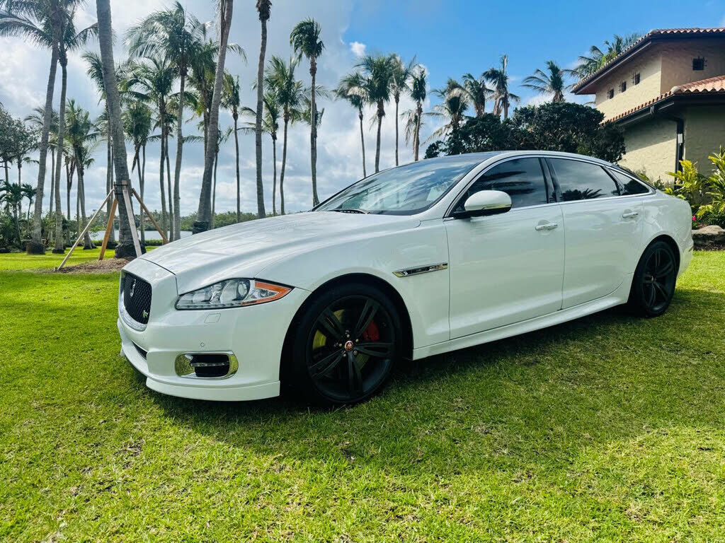 Jaguar XJ