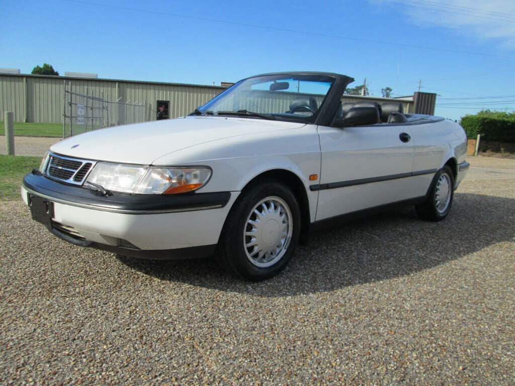 Saab 900