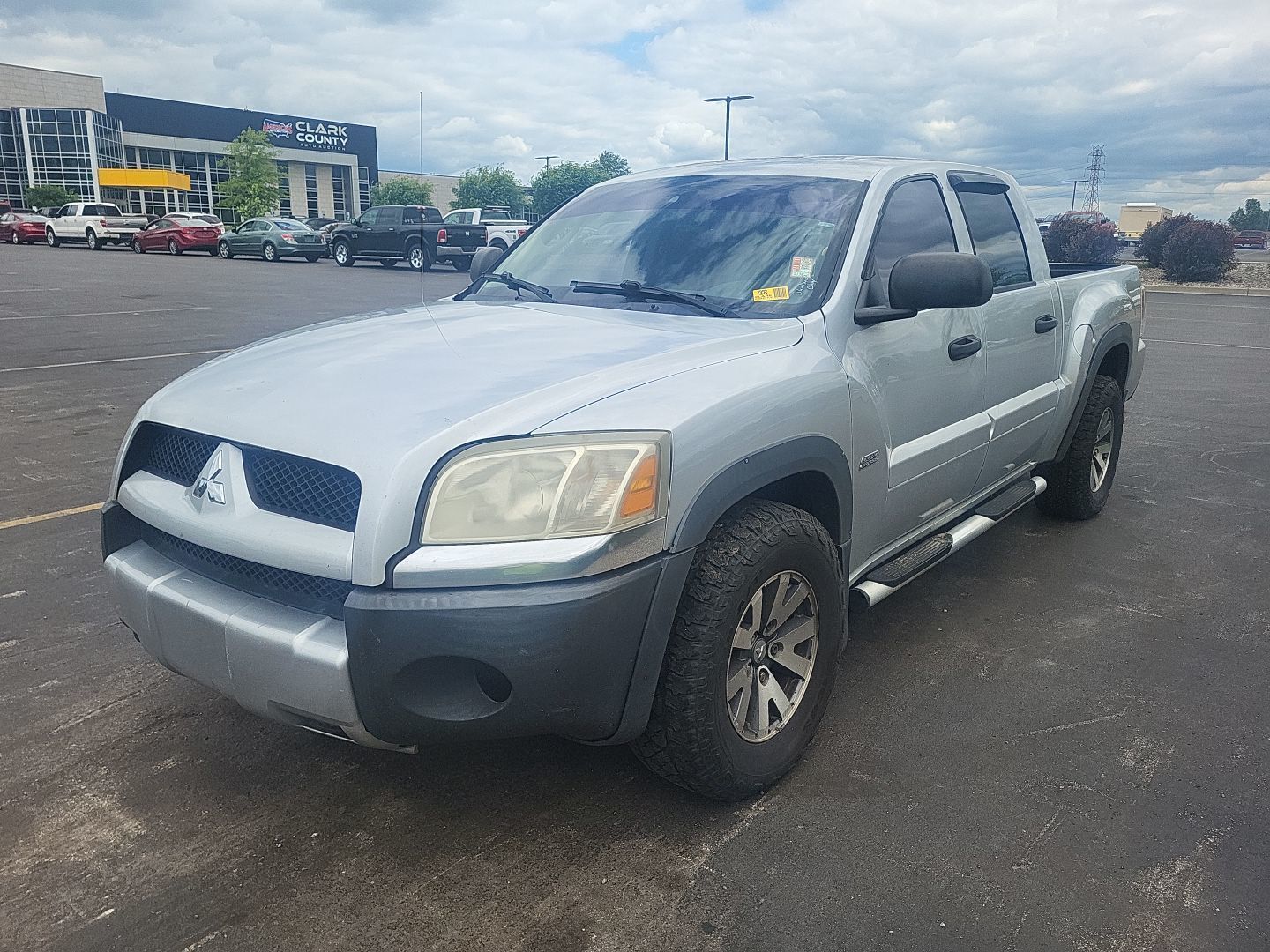 Mitsubishi Raider