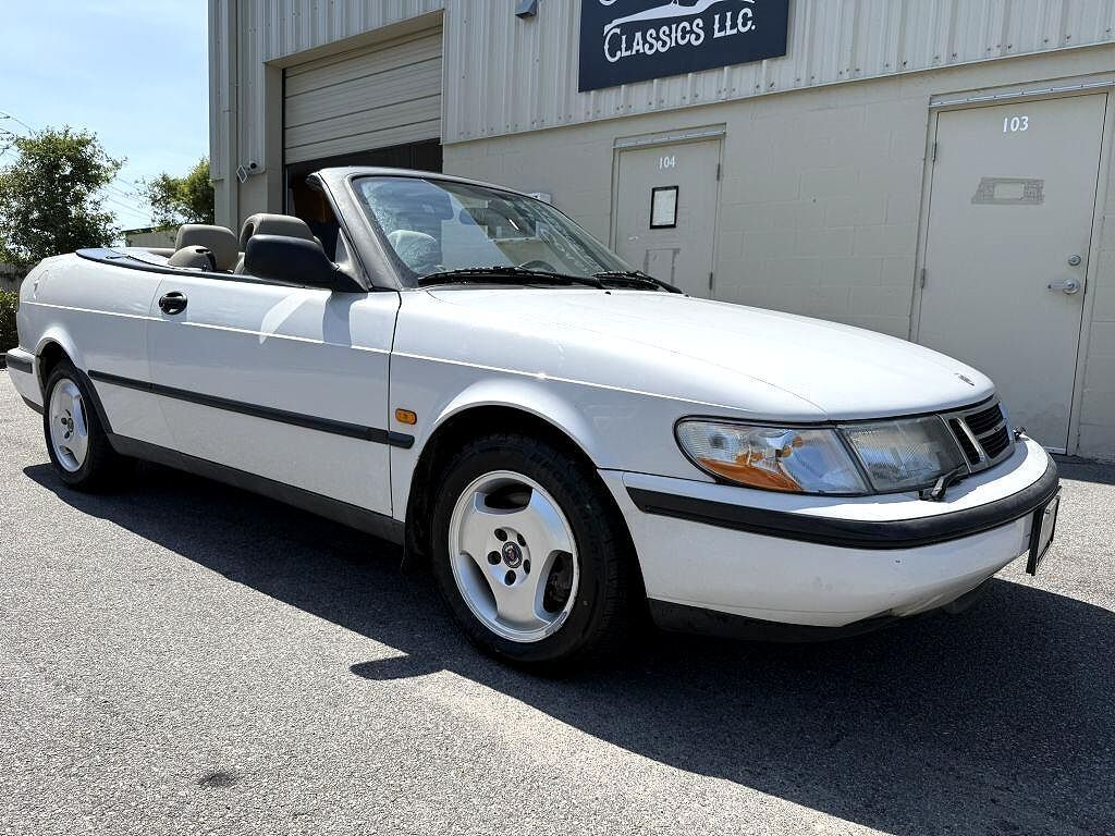 Saab 900