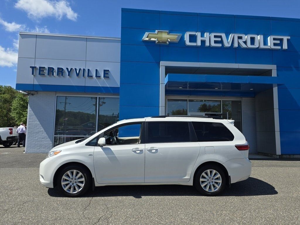2017 TOYOTA Sienna