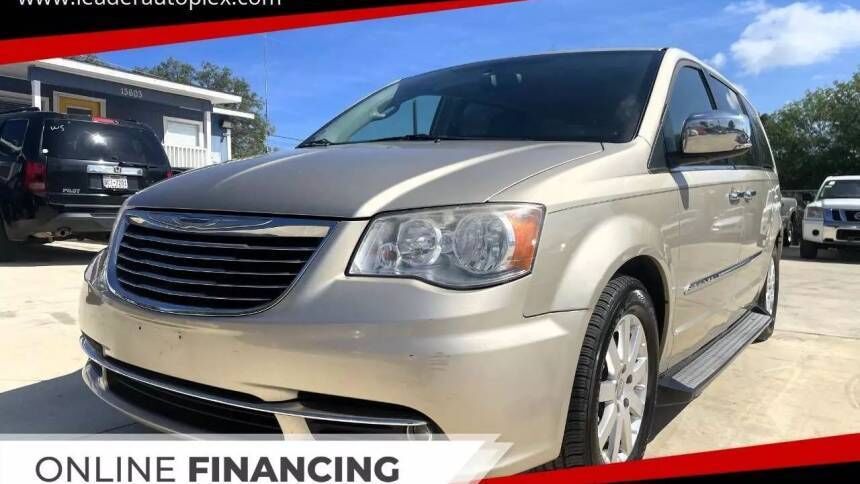 2012 CHRYSLER Town and Country