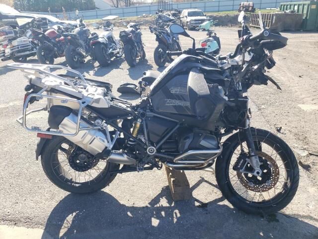 WB10M1300N6F88895