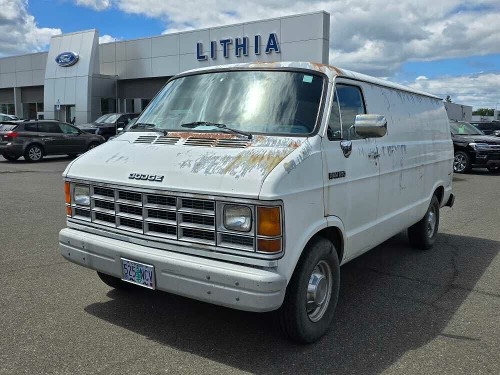 Dodge Ram Van