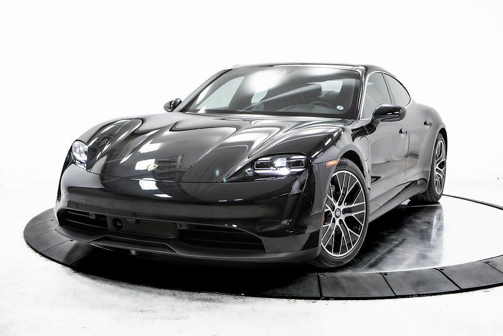 2022 PORSCHE Taycan