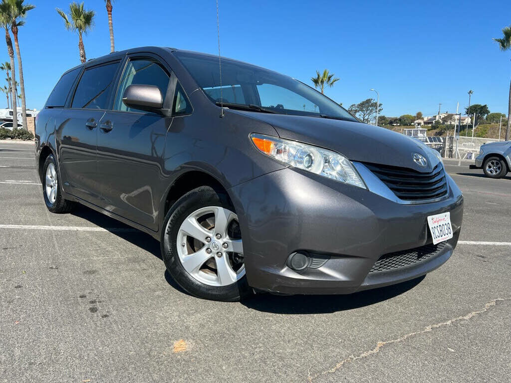 2014 TOYOTA Sienna