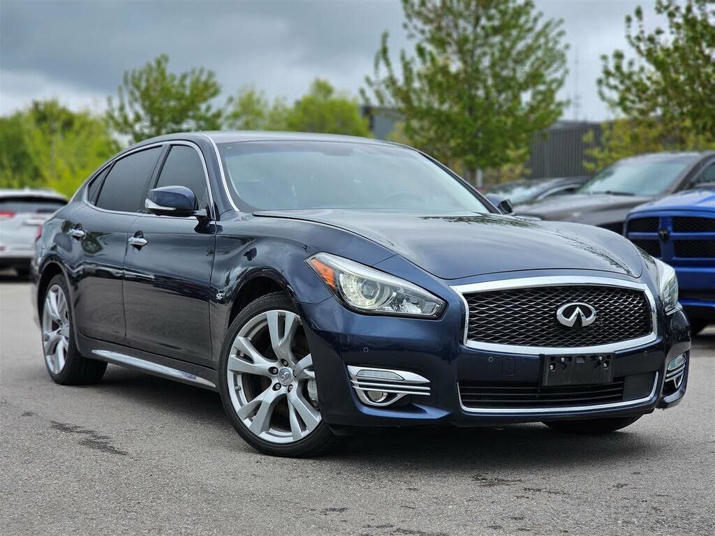Infiniti Q70L