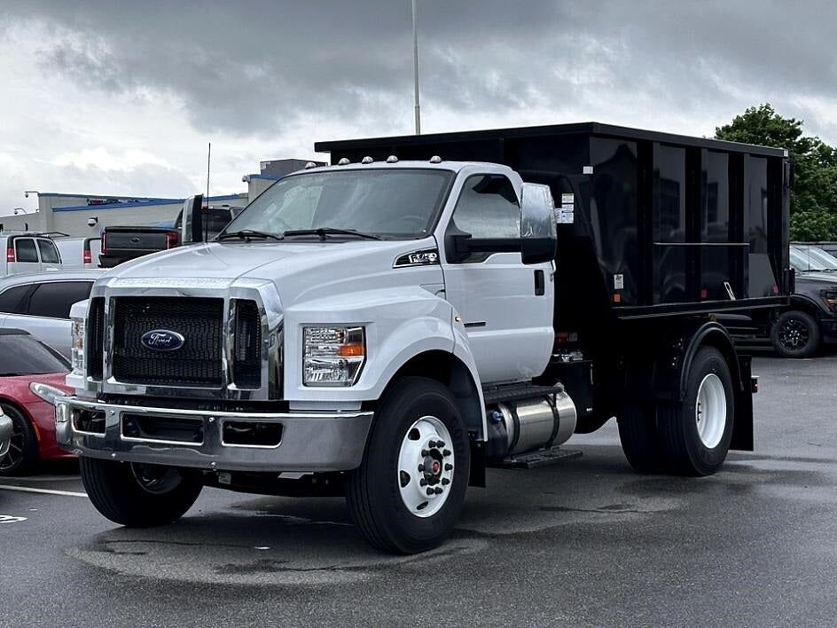 2025 FORD F-750
