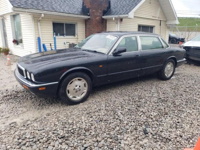 Jaguar XJ6