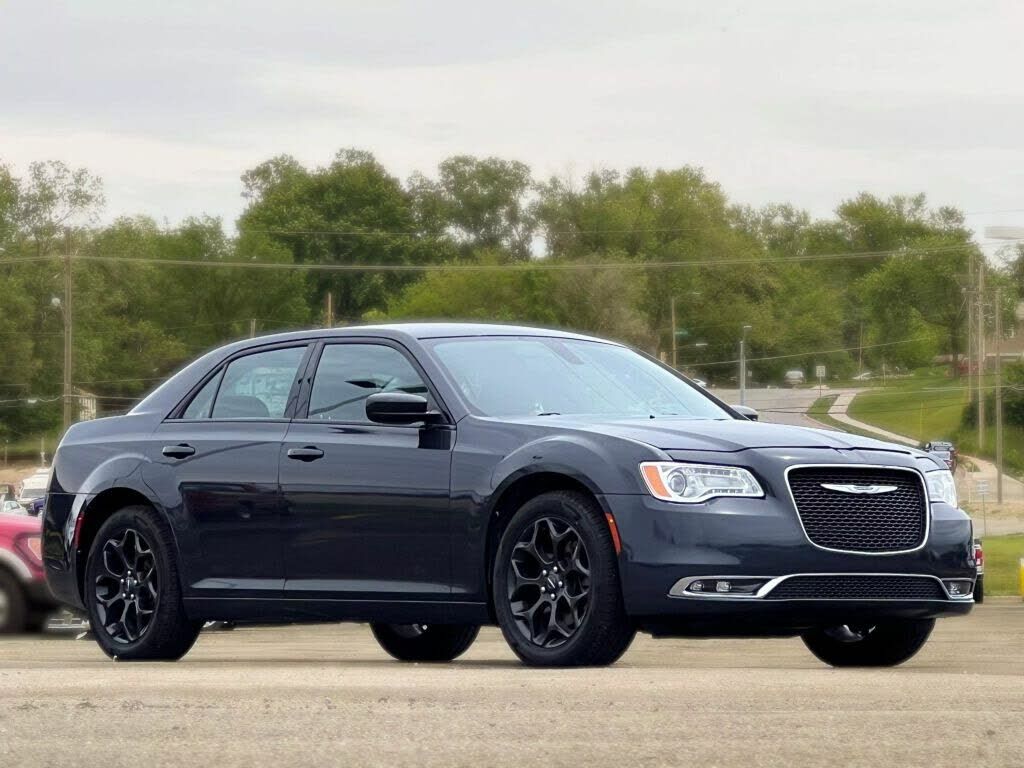2019 CHRYSLER 300