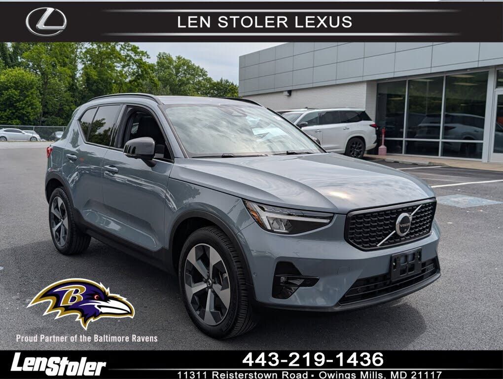 2023 VOLVO XC40
