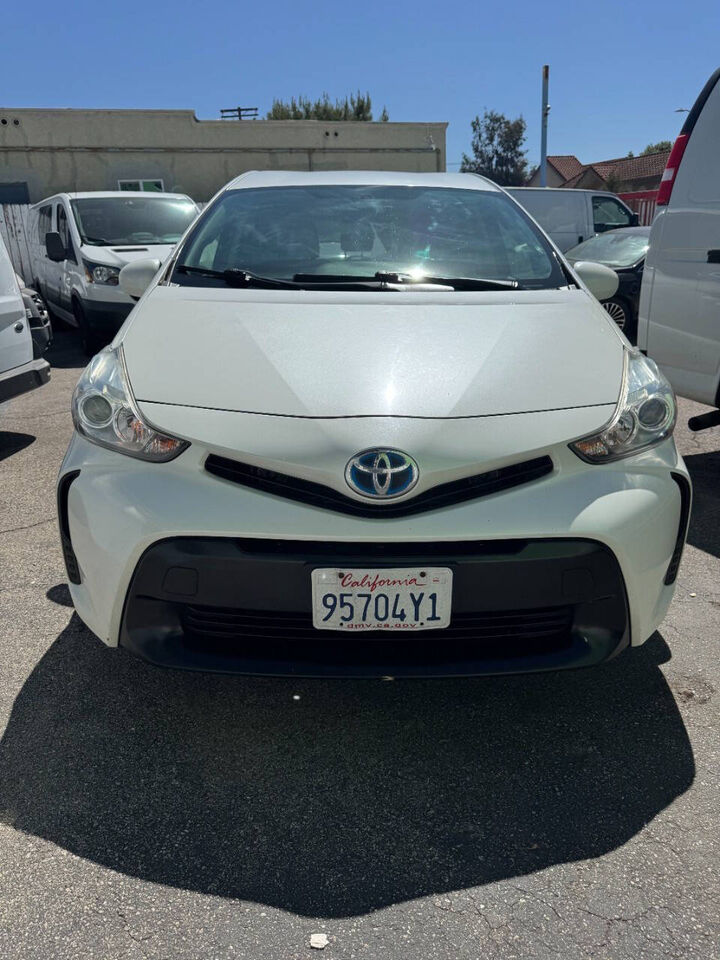 Toyota Prius V