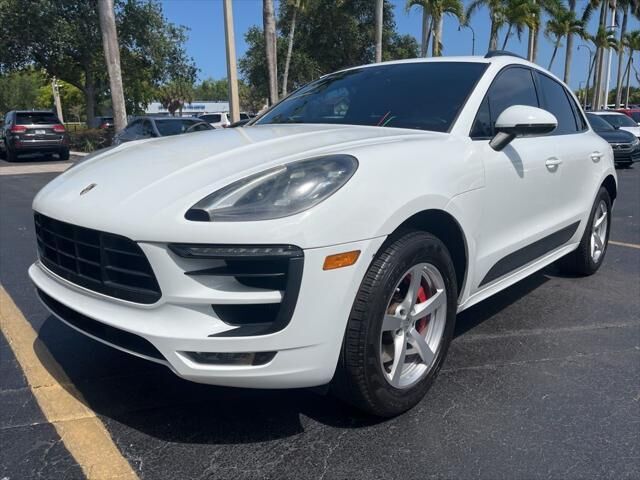 2017 PORSCHE Macan