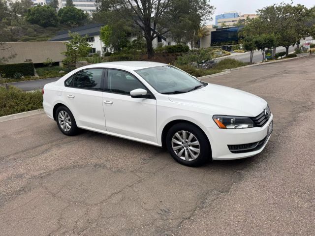 2013 VOLKSWAGEN Passat