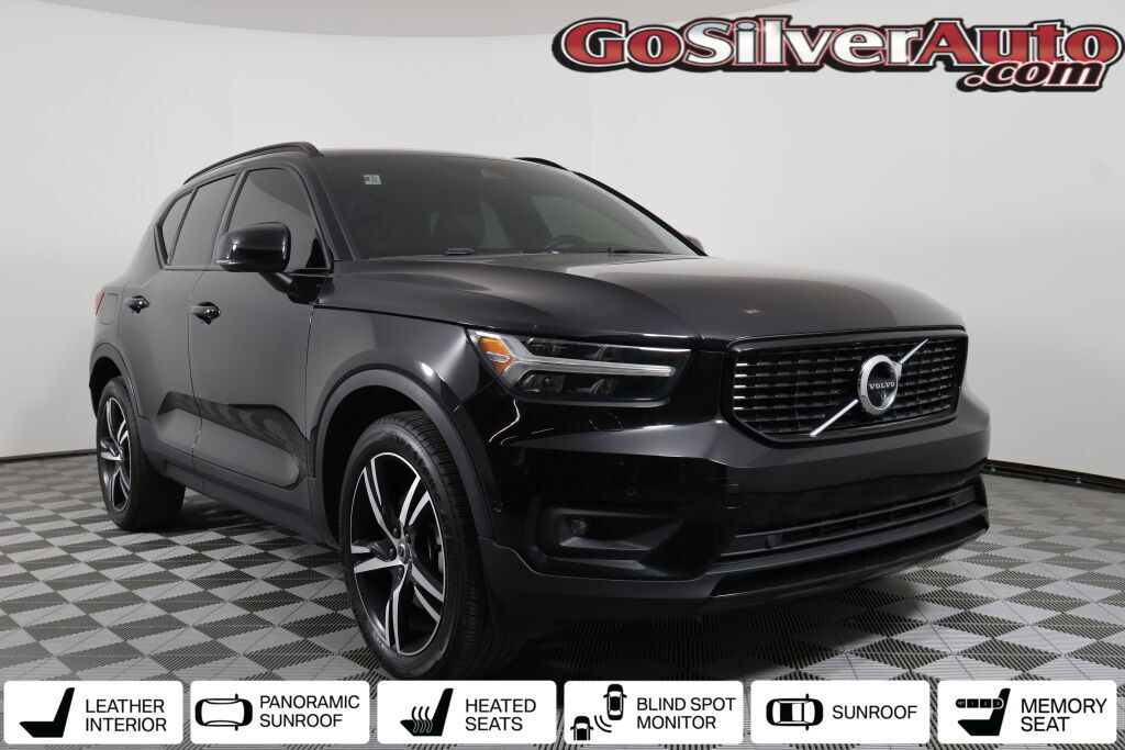 2022 VOLVO XC40