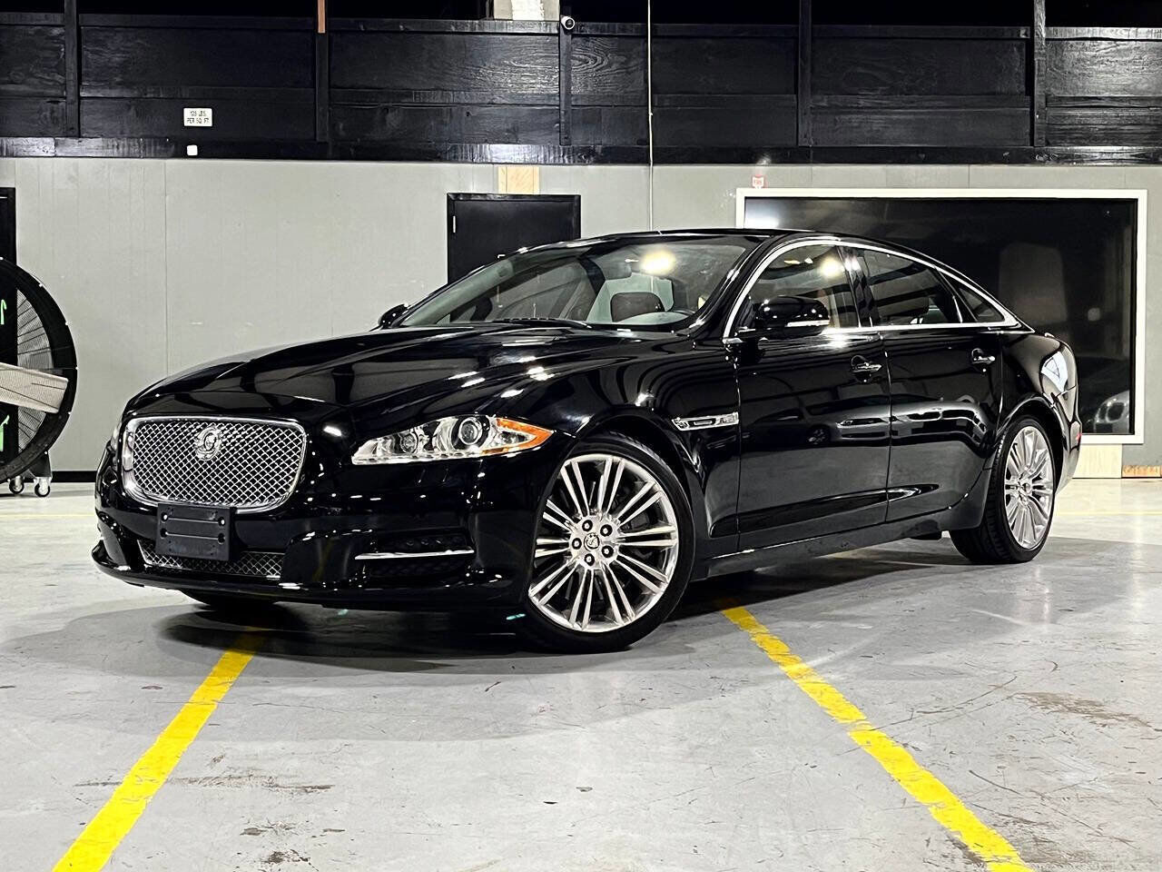 Jaguar XJ