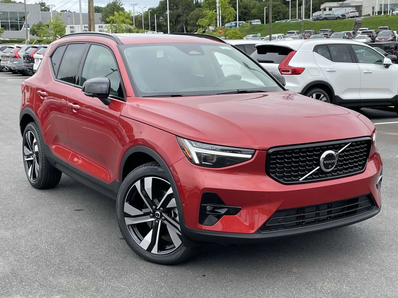 2025 VOLVO XC40