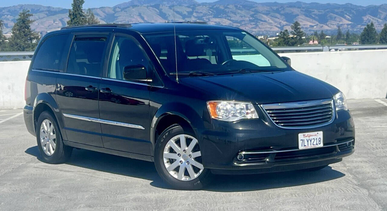 2015 CHRYSLER Town and Country
