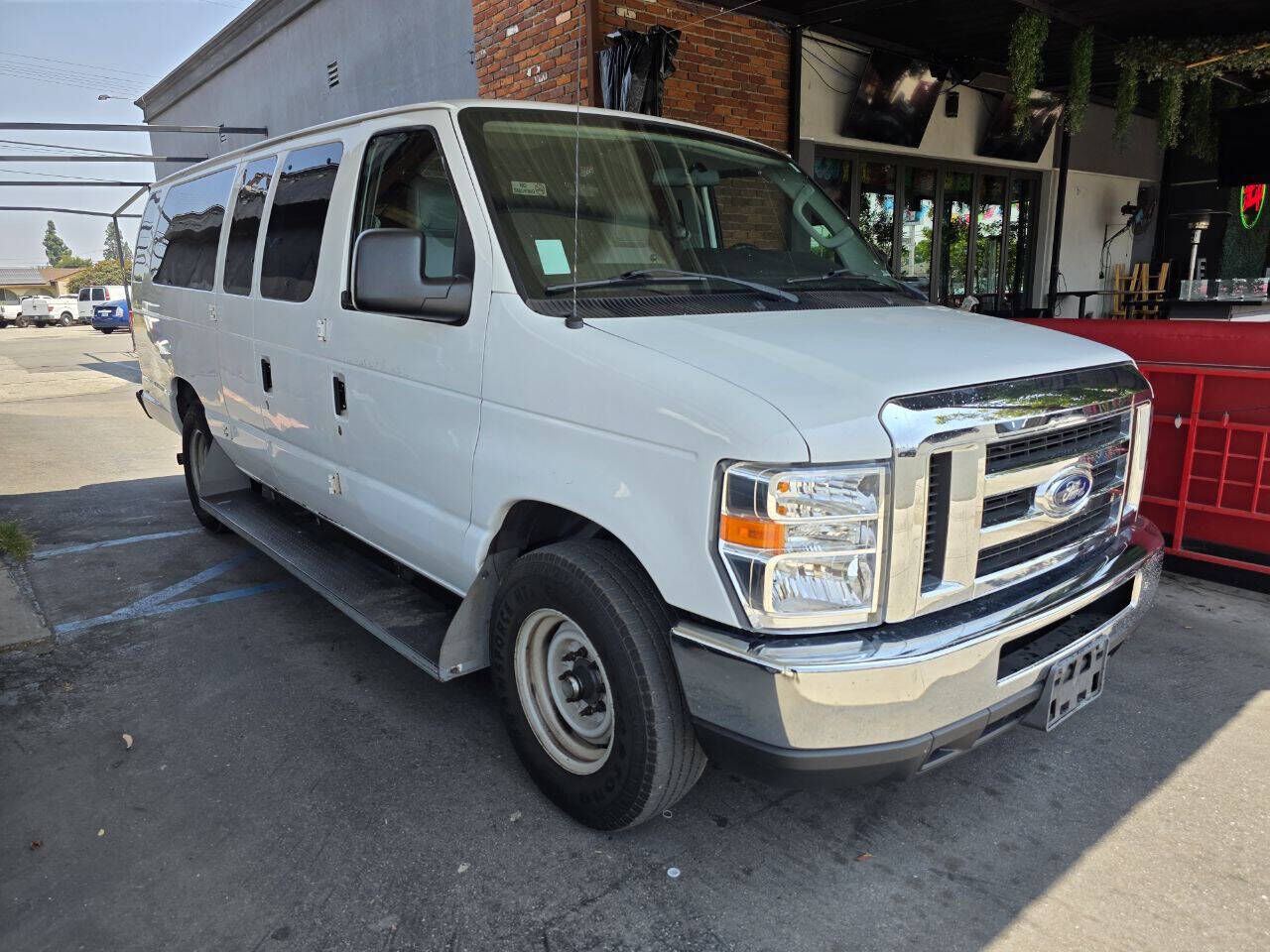 2012 FORD E-350