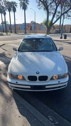 BMW 528i