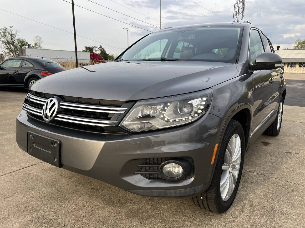 2016 VOLKSWAGEN Tiguan