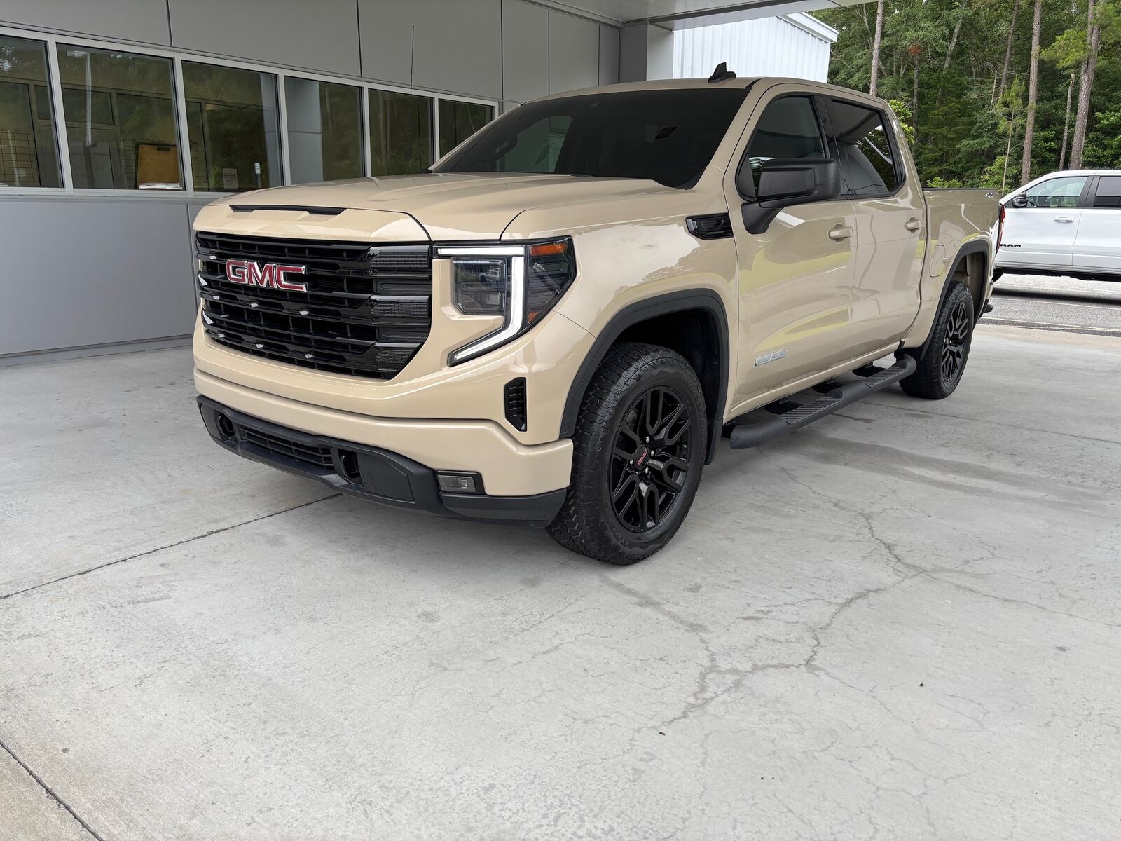 2023 GMC Sierra