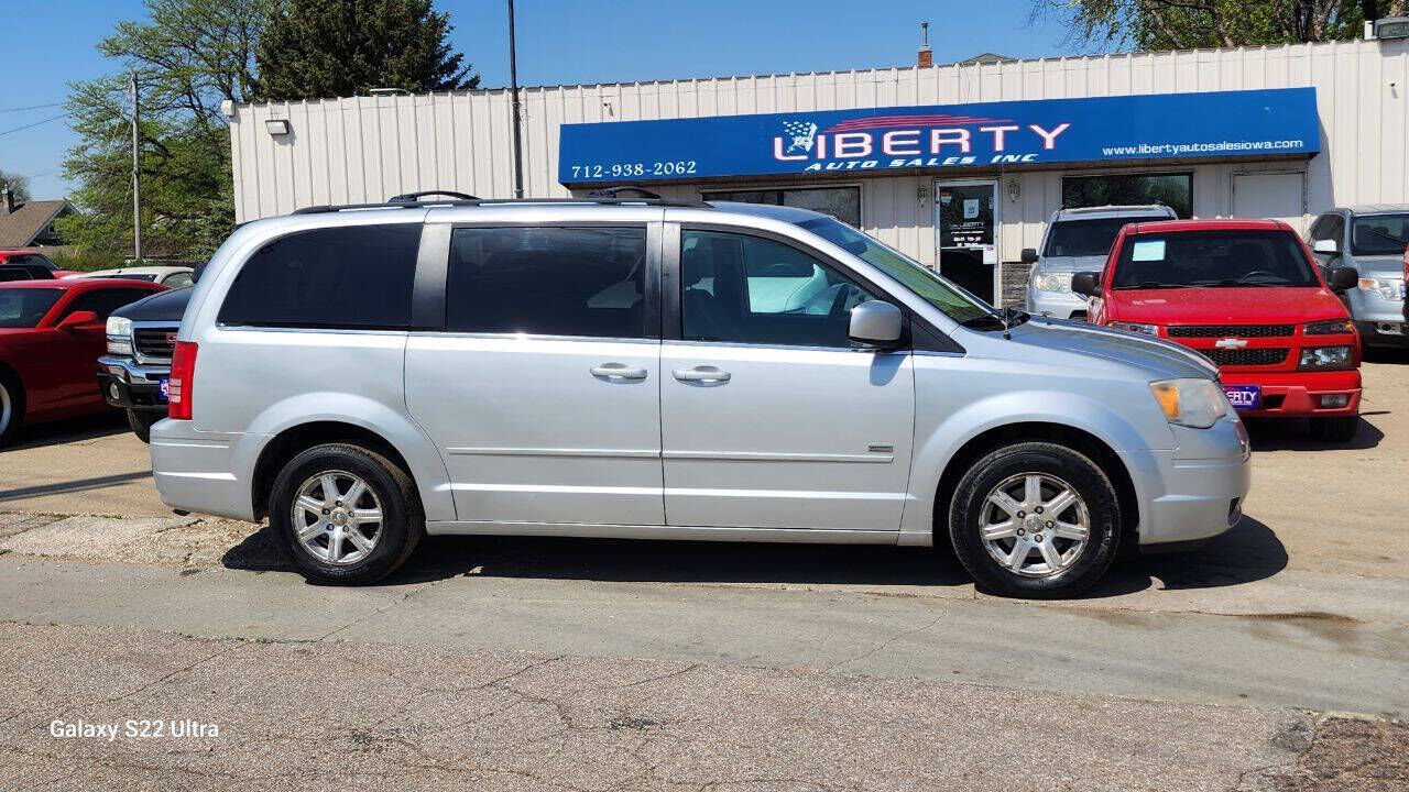 2008 Chrysler Town and Country