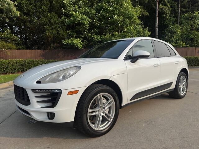 2016 PORSCHE Macan