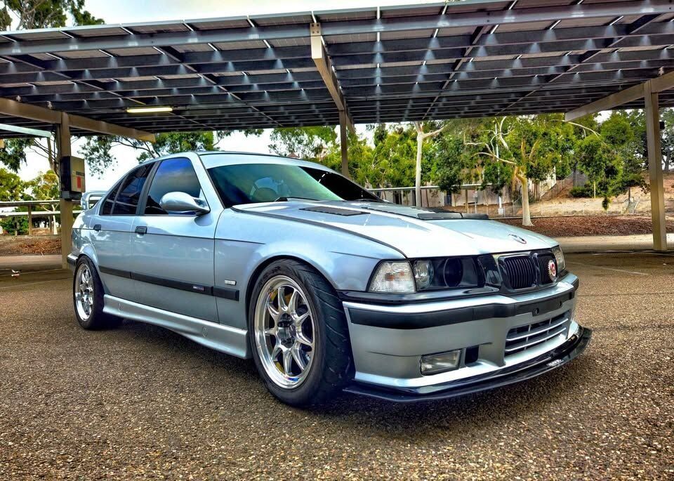 BMW 328i