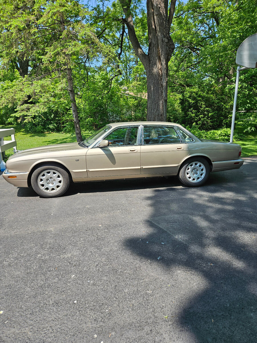 Jaguar XJ8