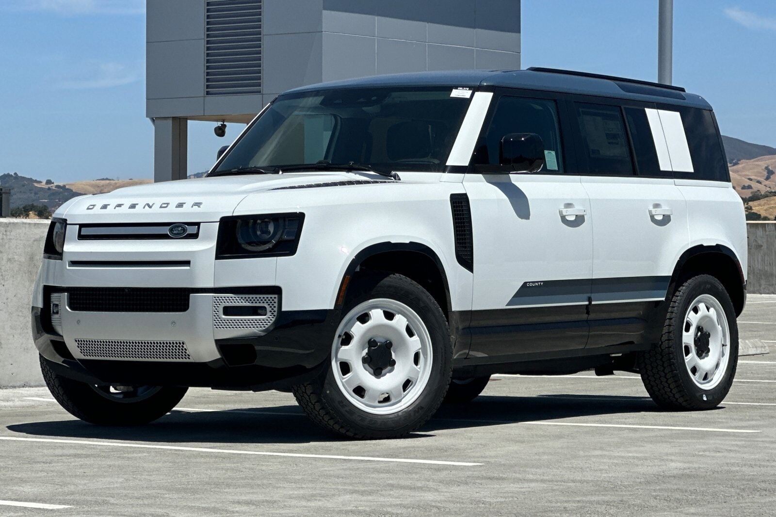 2025 LAND ROVER Defender