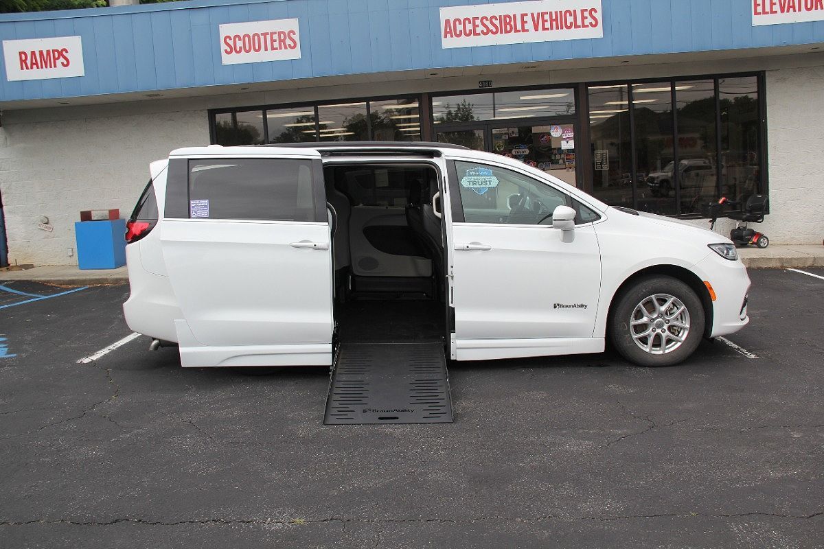 2022 CHRYSLER Pacifica