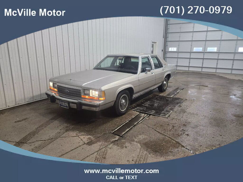 Ford Crown Victoria