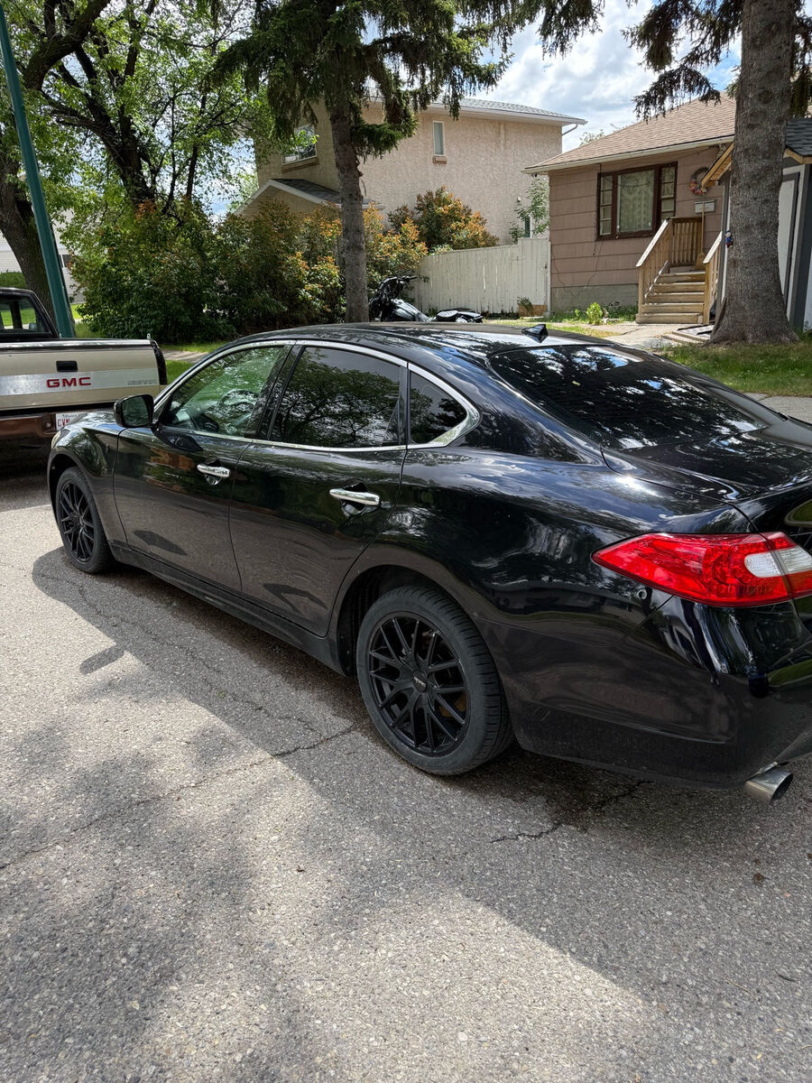 Infiniti M56