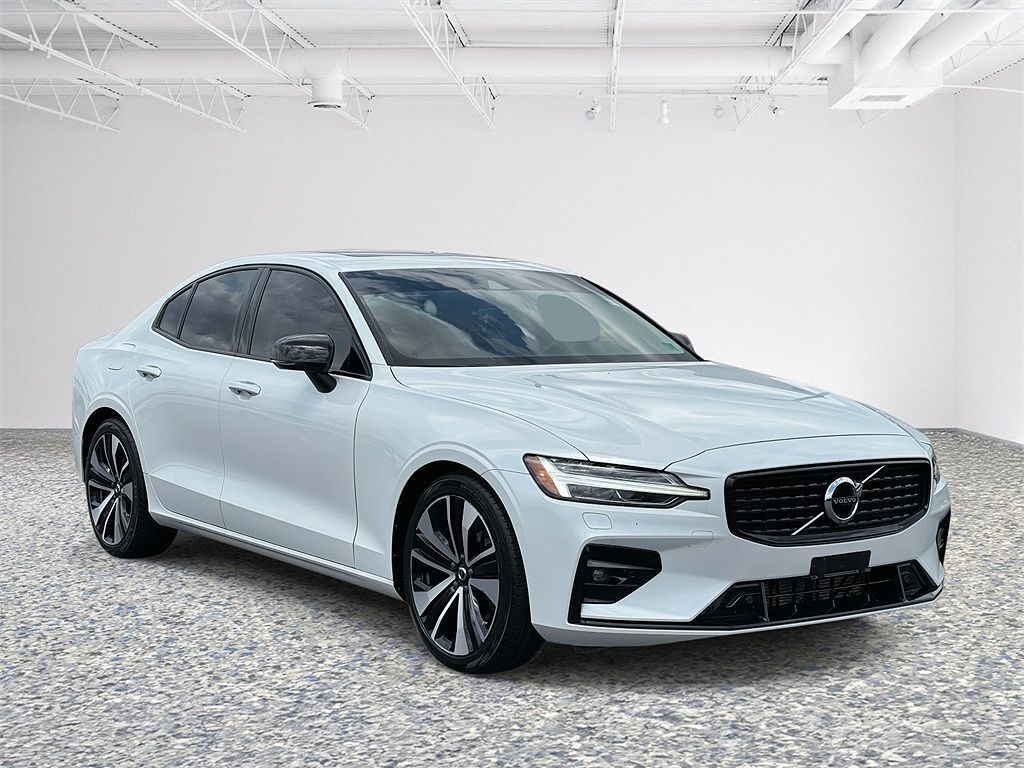 2022 VOLVO S60