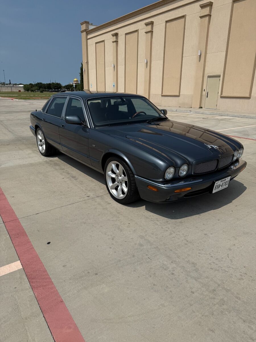 Jaguar XJR