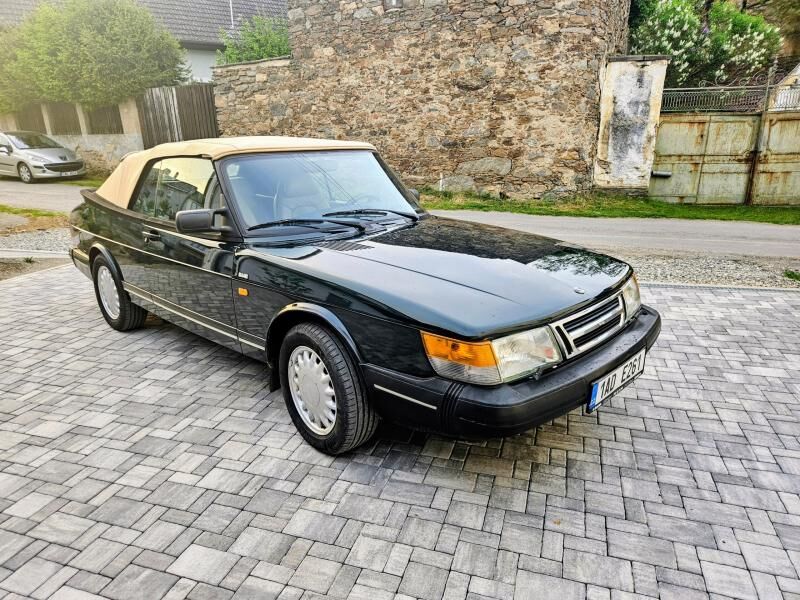 Saab 900