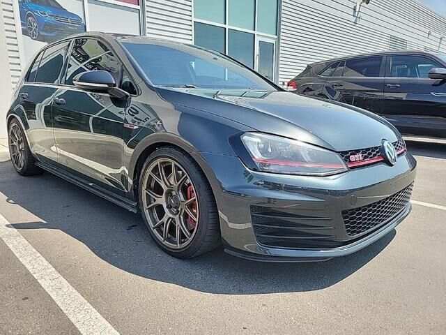 Volkswagen Golf GTI