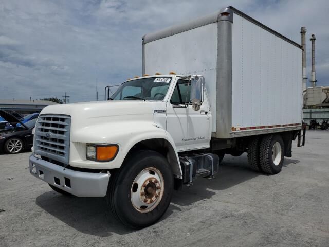Ford F-700