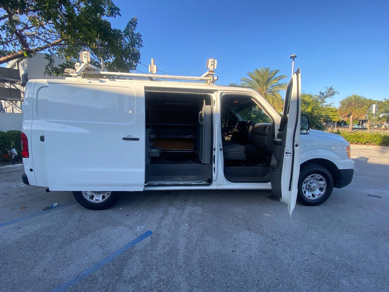 2017 NISSAN NV
