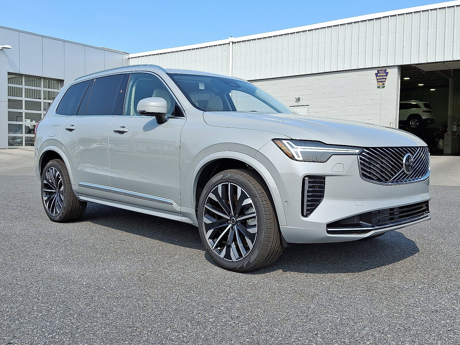 2025 VOLVO XC90