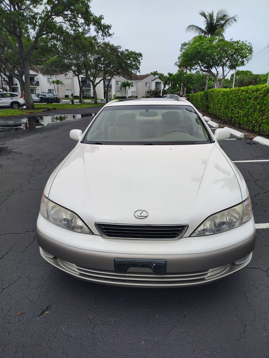 Lexus ES